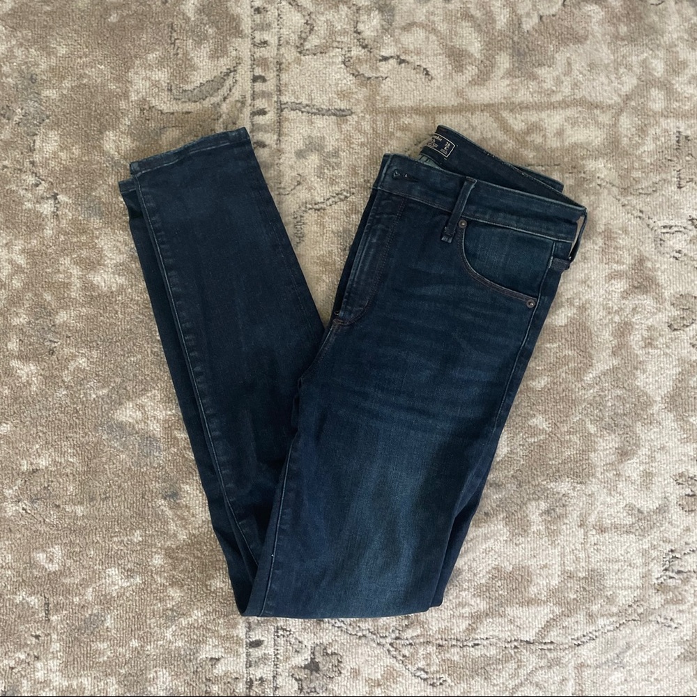 ABERCROMBIE HIGH RISE SKINNY JEANS - SIZE 6